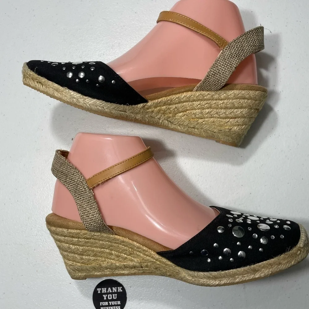 White Mountain Black Studded Espadrilles 8.5M SB-K